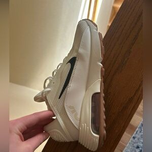 Nike airmax women’s size 8.5 used like brand new